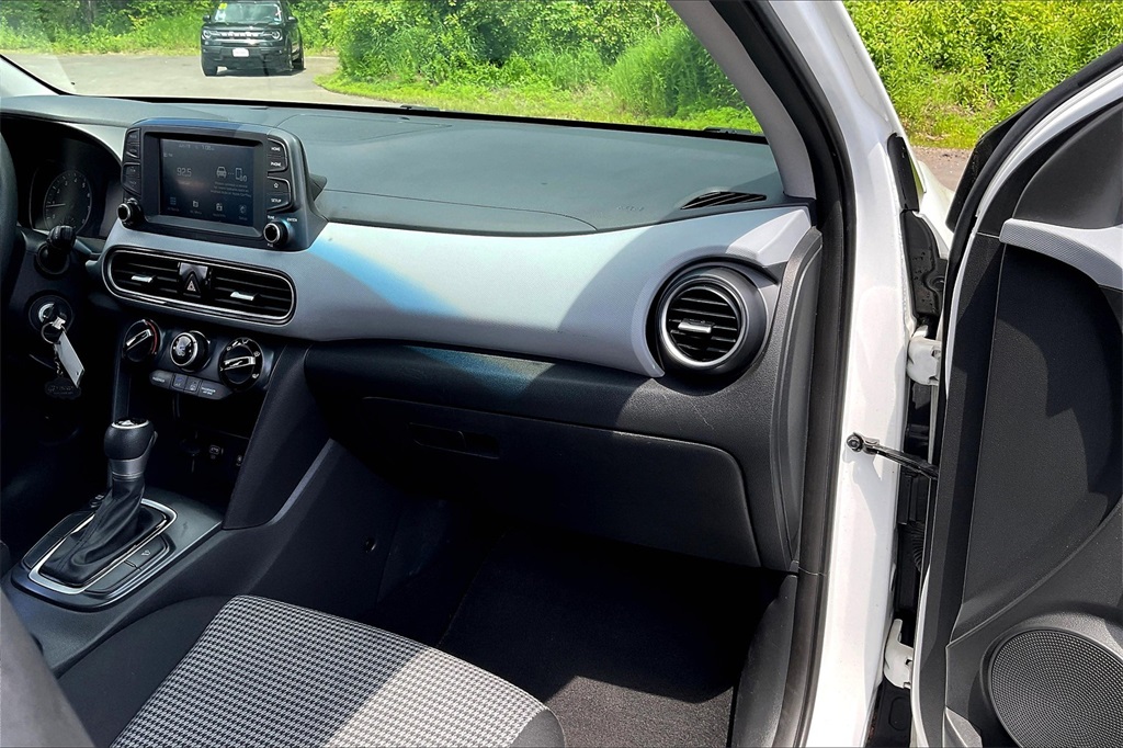 2021 Hyundai Kona SE - Photo 12