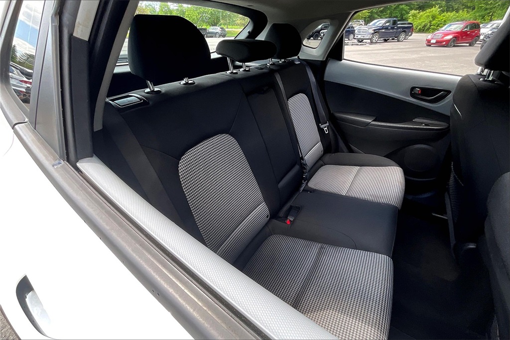2021 Hyundai Kona SE - Photo 18