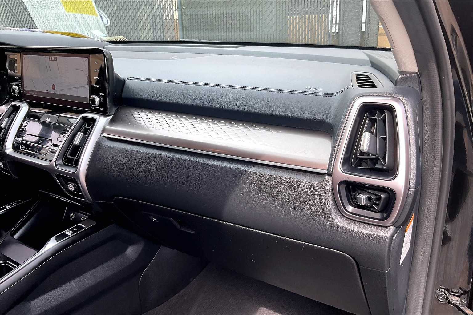 2022 Kia Sorento Hybrid S - Photo 12
