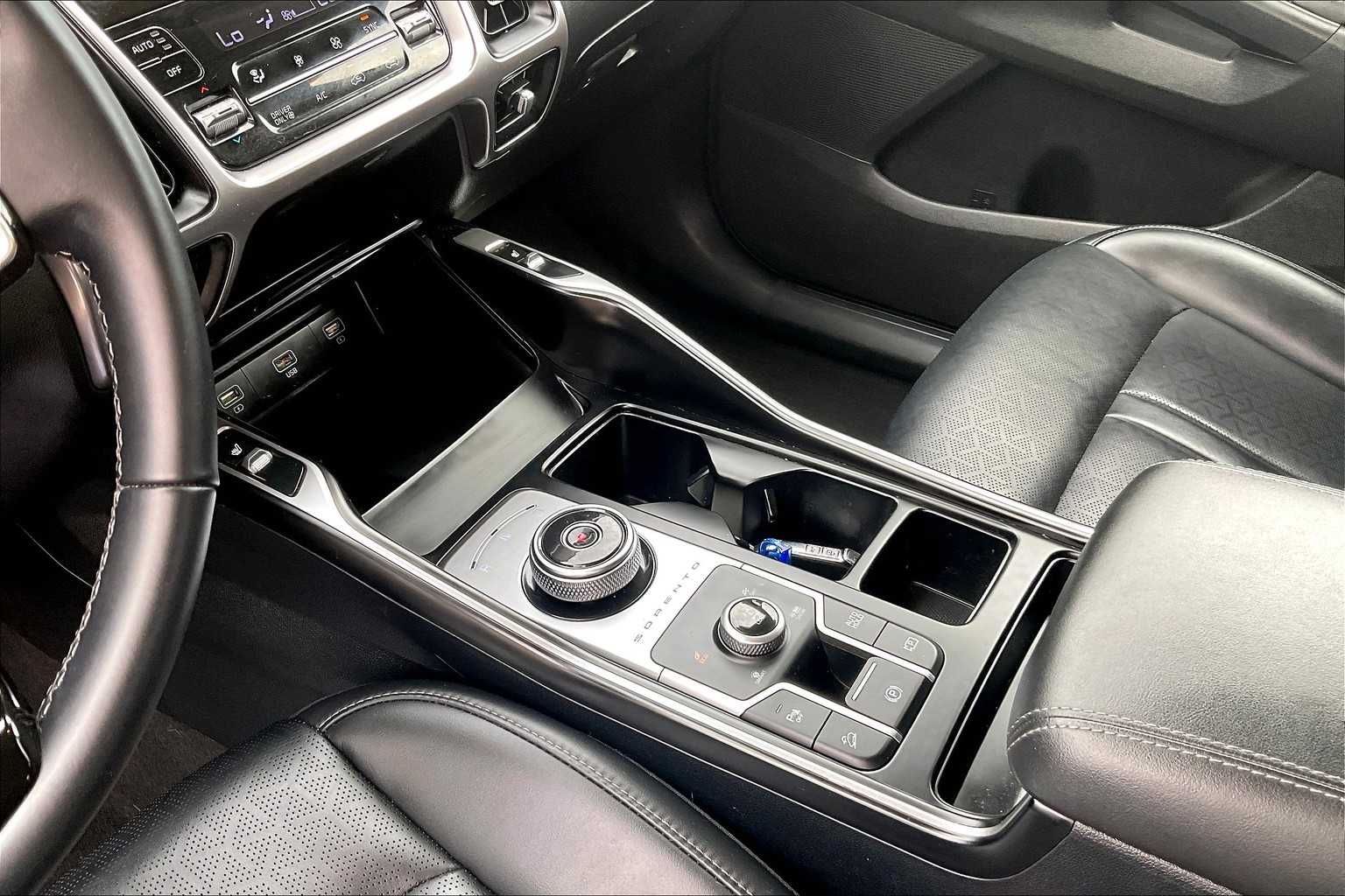 2022 Kia Sorento Hybrid S - Photo 19