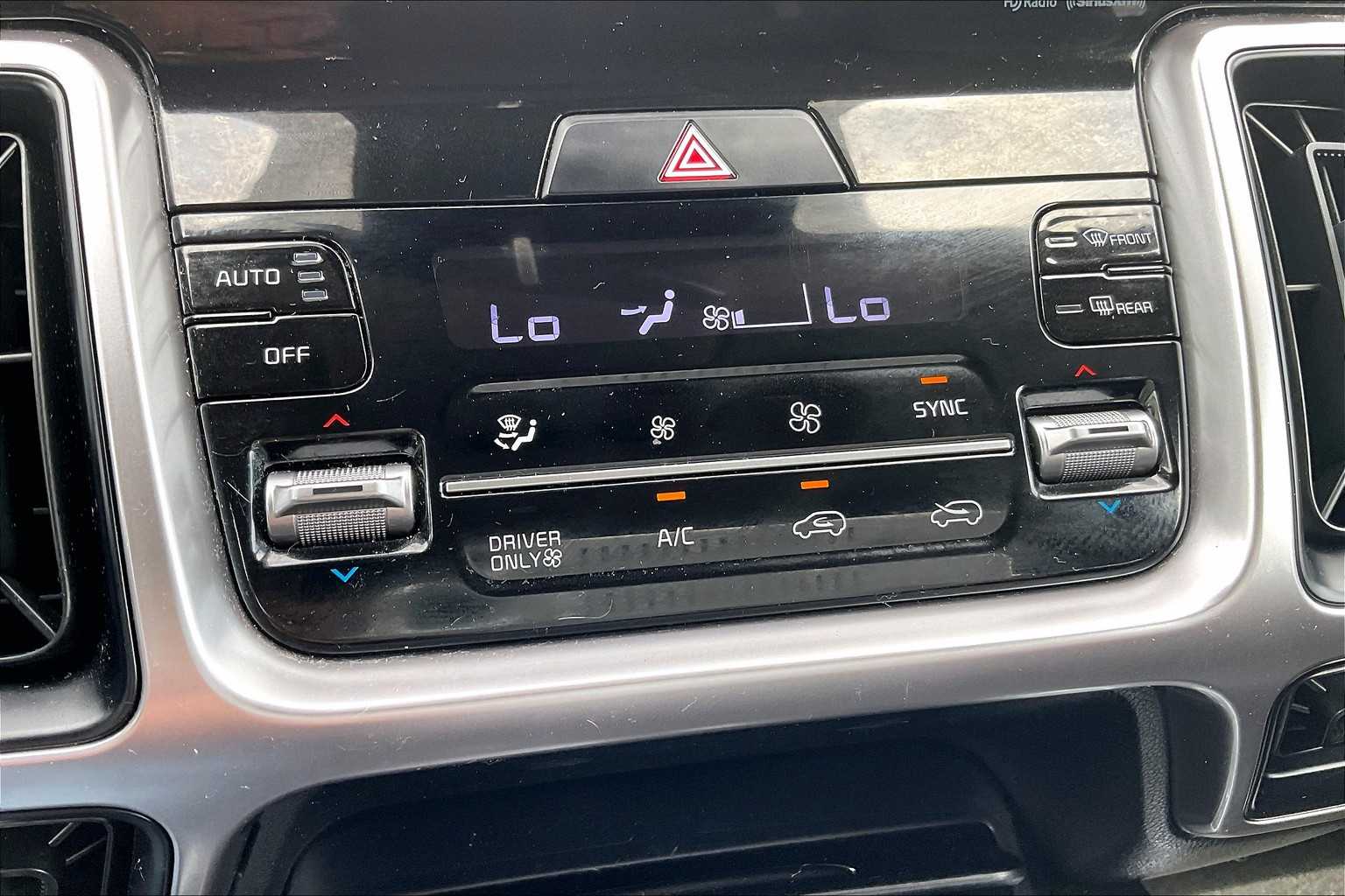 2022 Kia Sorento Hybrid S - Photo 24