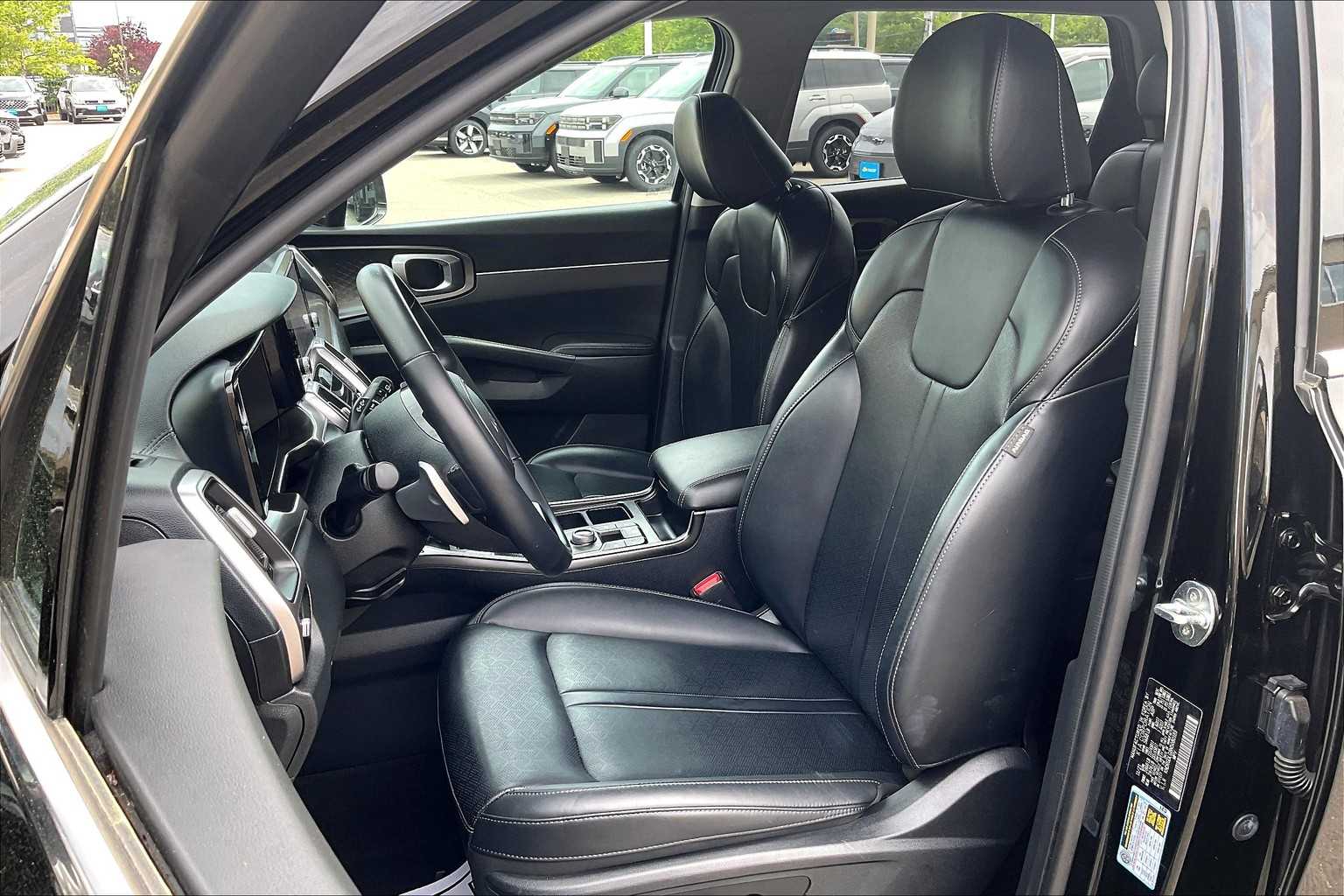 2022 Kia Sorento Hybrid S - Photo 10