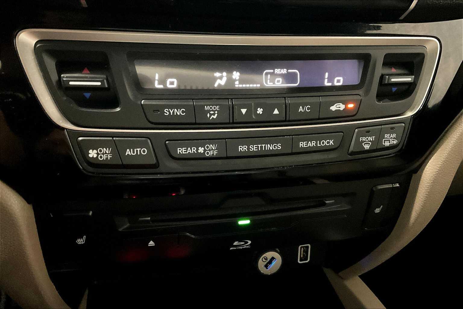 2020 Honda Pilot Touring 8-Passenger - Photo 27