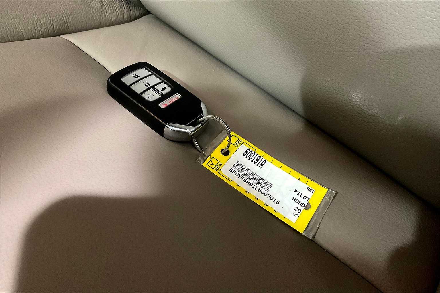 2020 Honda Pilot Touring 8-Passenger - Photo 32