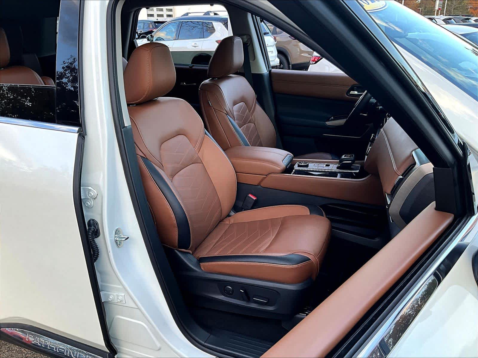 2023 Nissan Pathfinder Platinum - Photo 11