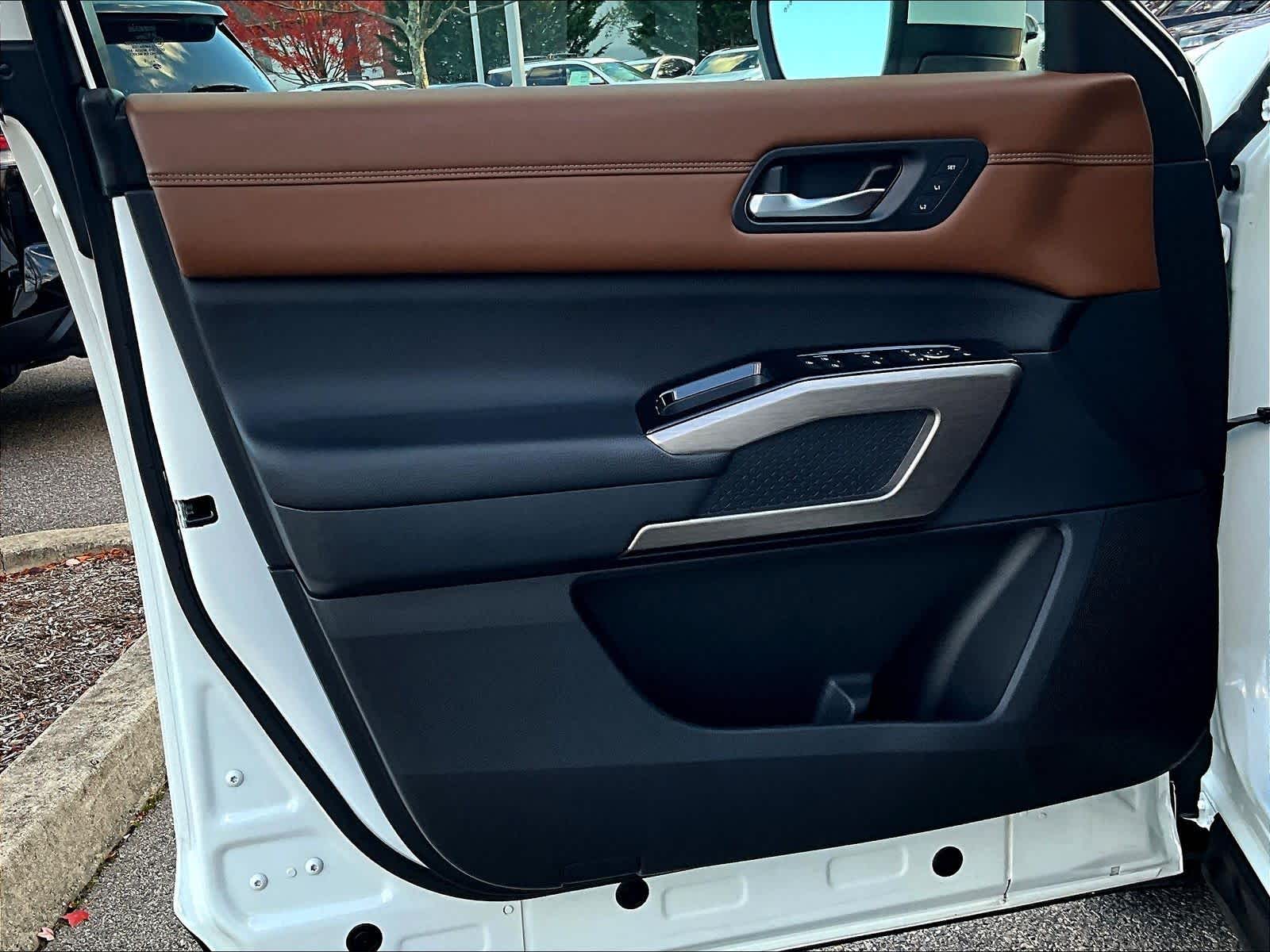 2023 Nissan Pathfinder Platinum - Photo 9