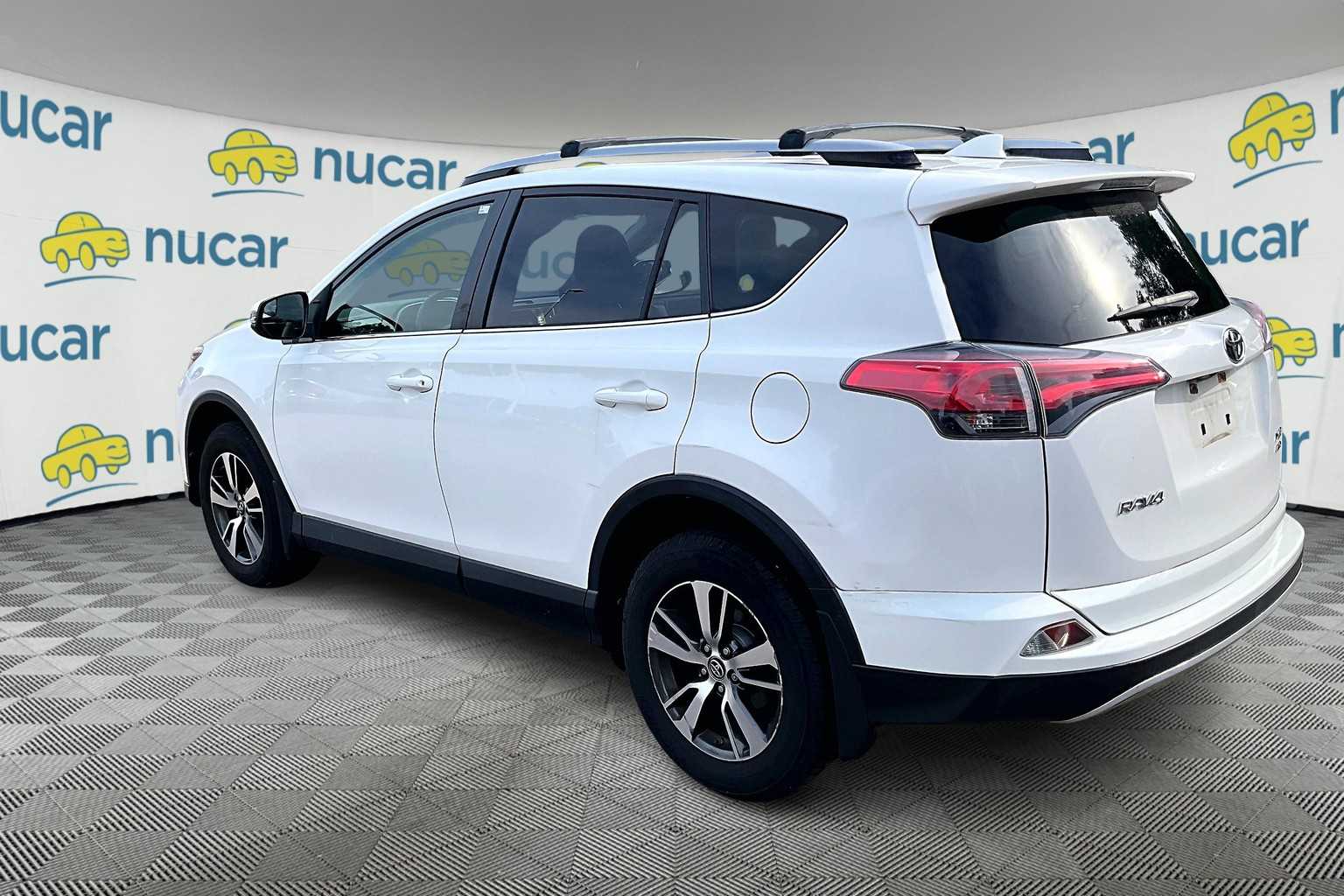 2017 Toyota RAV4 XLE - Photo 3