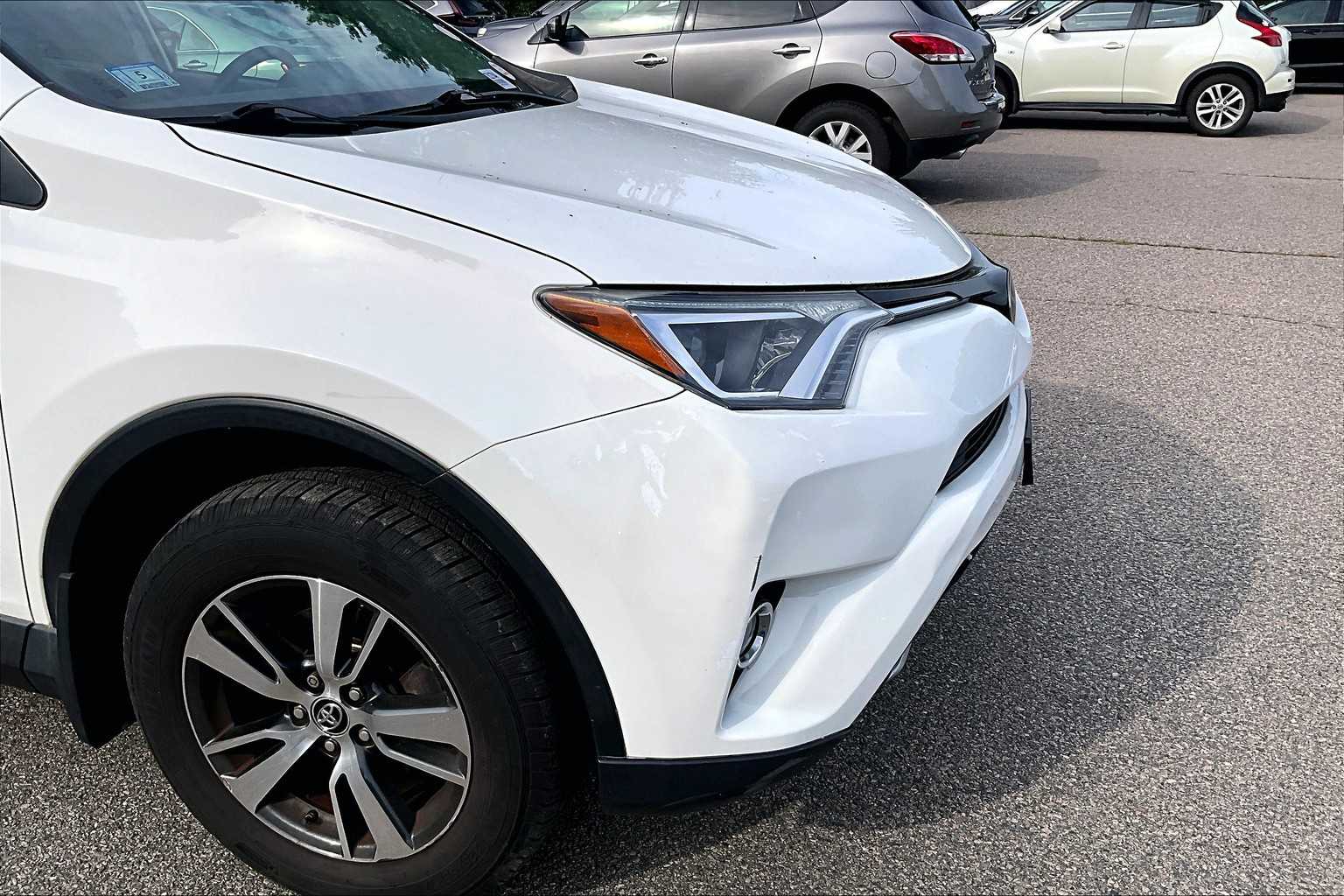 2017 Toyota RAV4 XLE - Photo 5