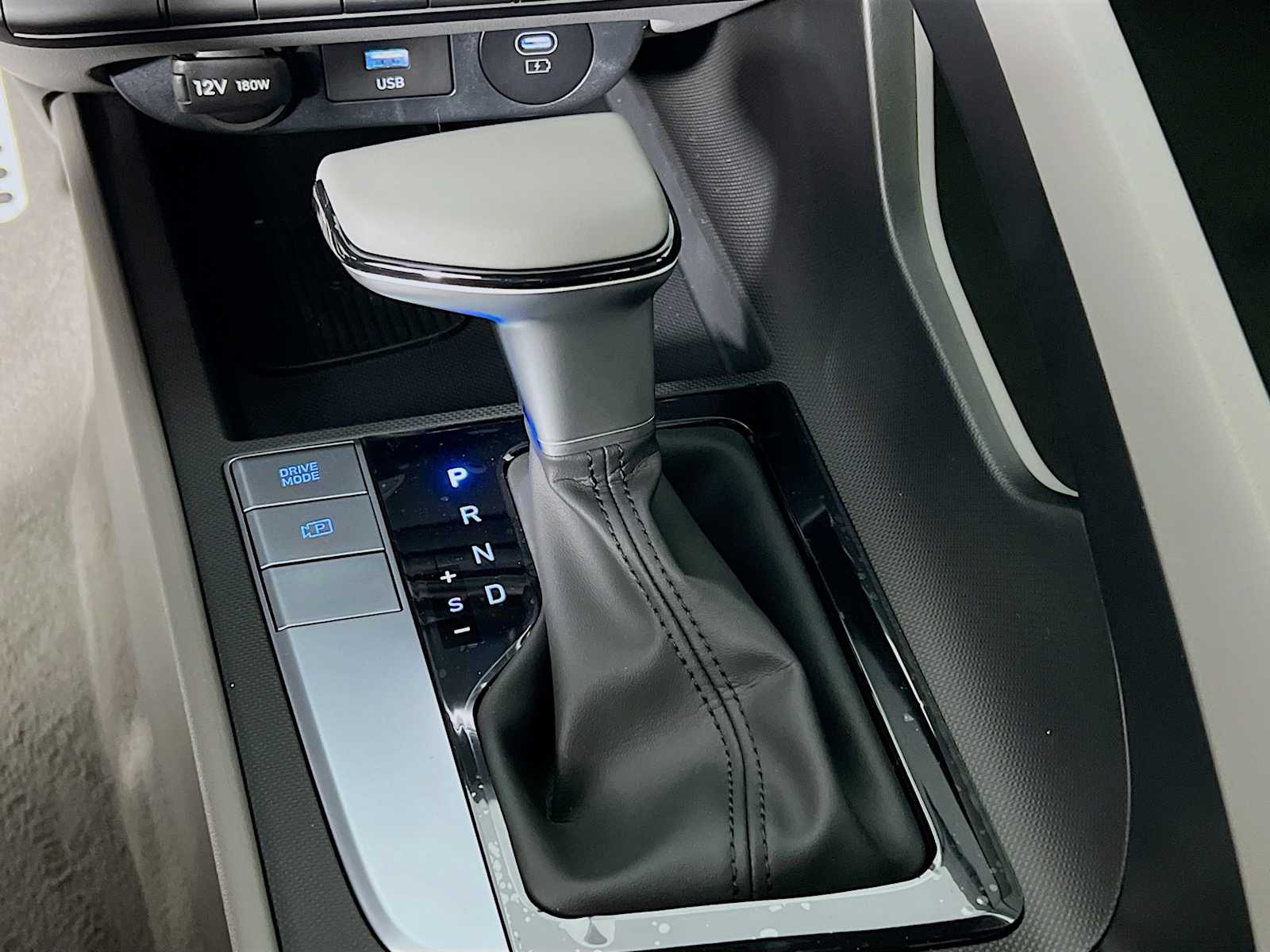 2025 Hyundai Elantra SEL Sport - Photo 11