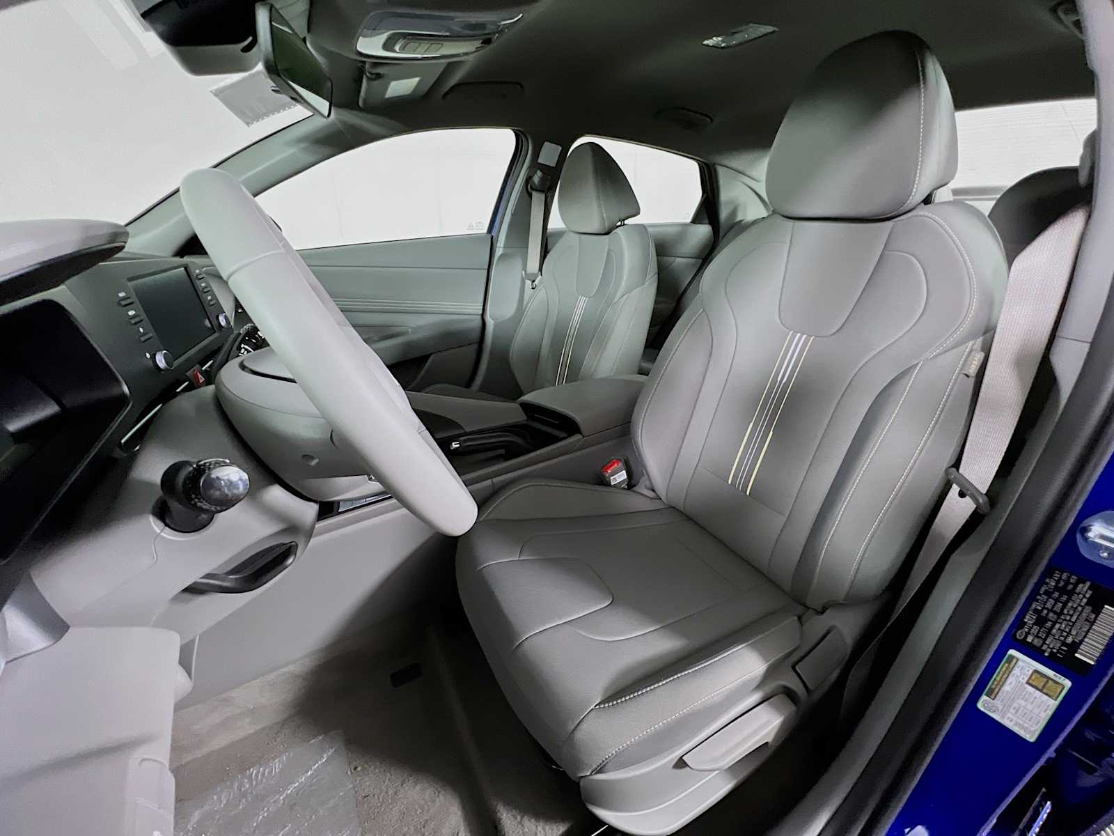 2025 Hyundai Elantra SEL Sport - Photo 12
