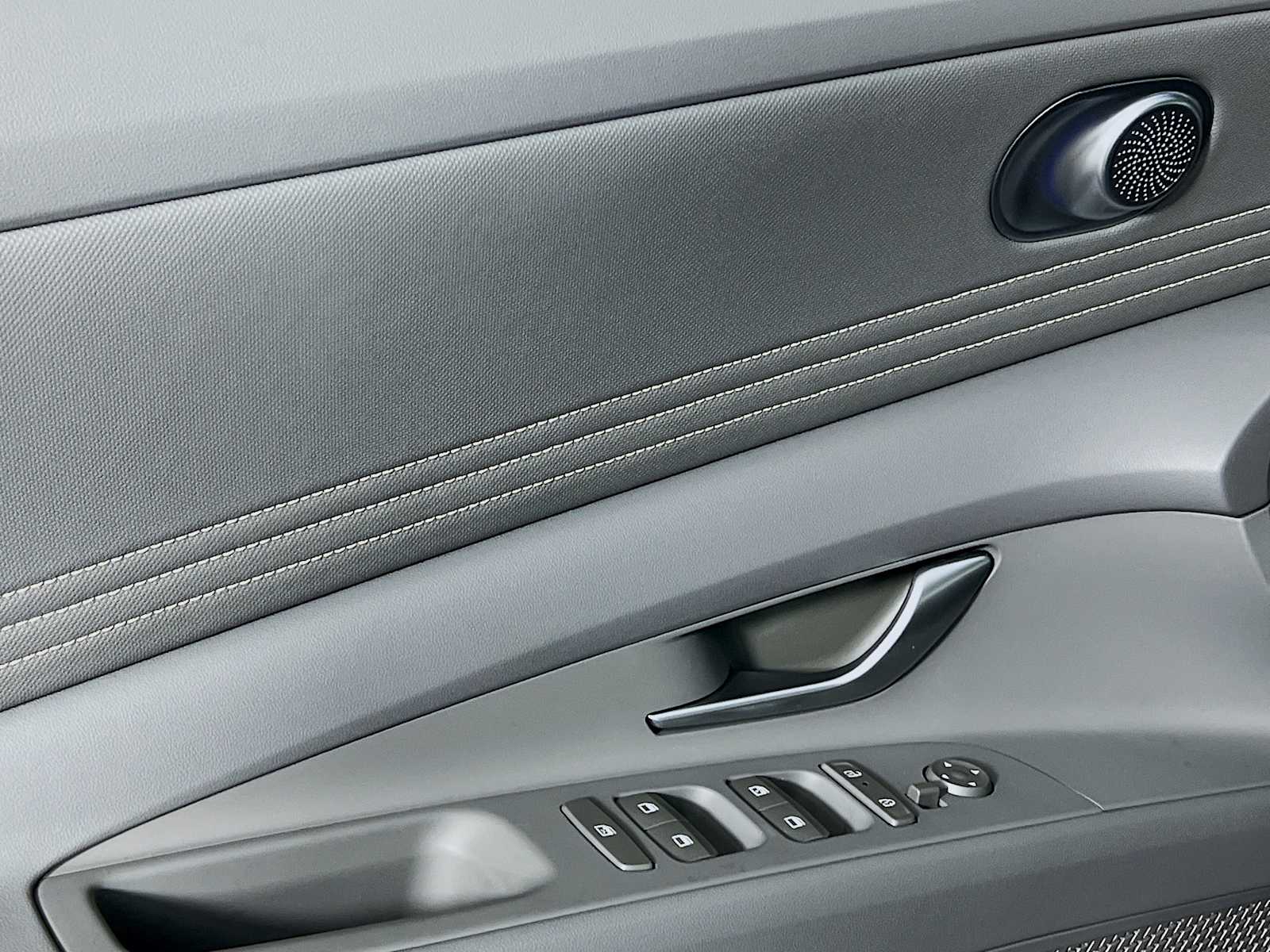 2025 Hyundai Elantra SEL Sport - Photo 15