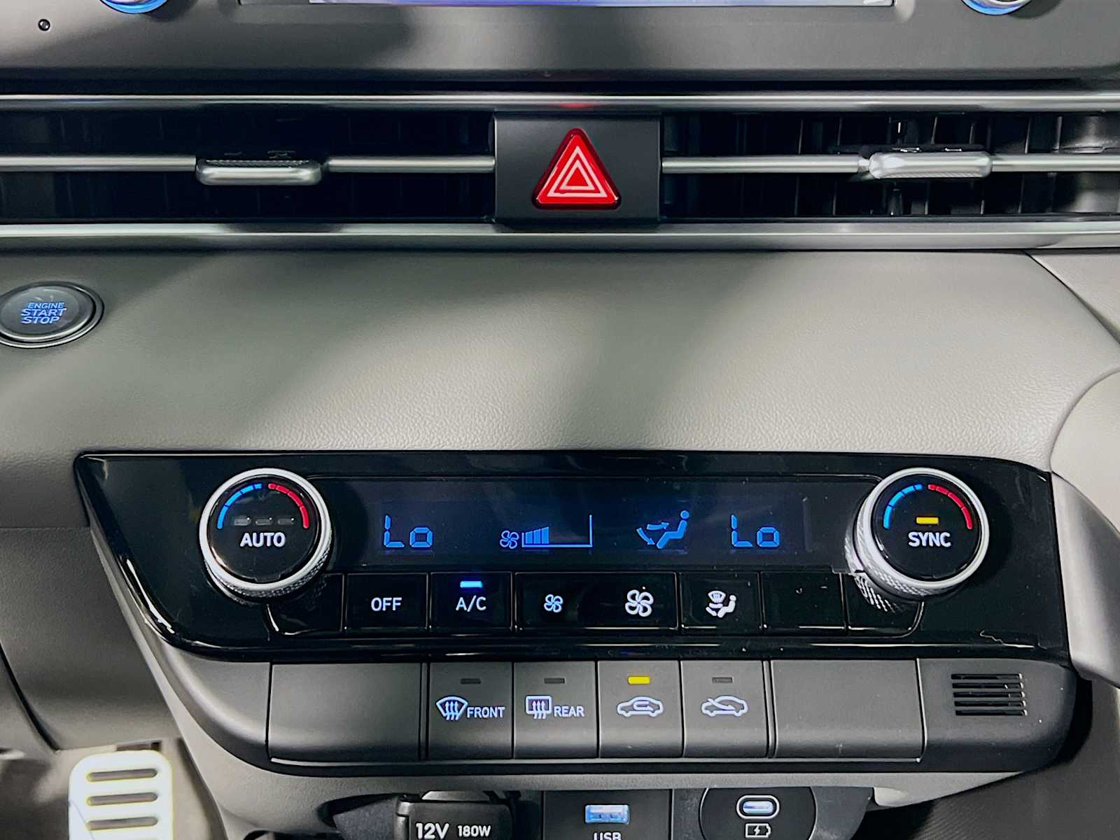 2025 Hyundai Elantra SEL Sport - Photo 10