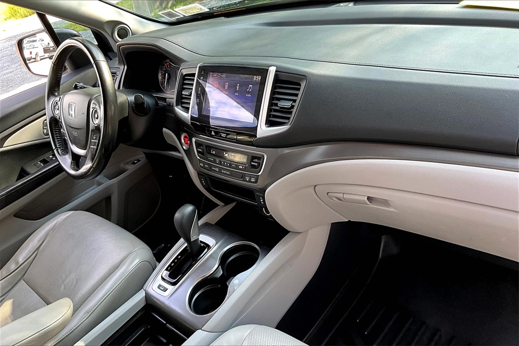 2017 Honda Ridgeline RTL-T - Photo 14
