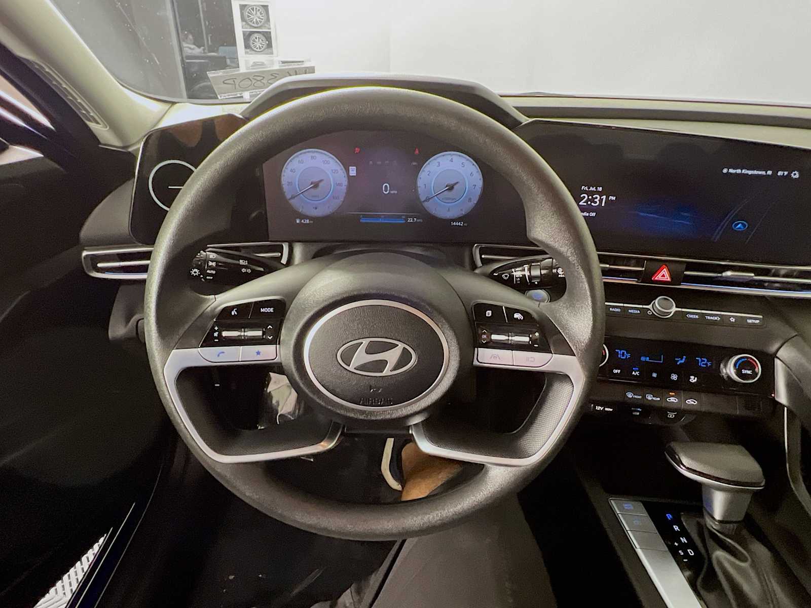 2024 Hyundai Elantra SEL - Photo 11
