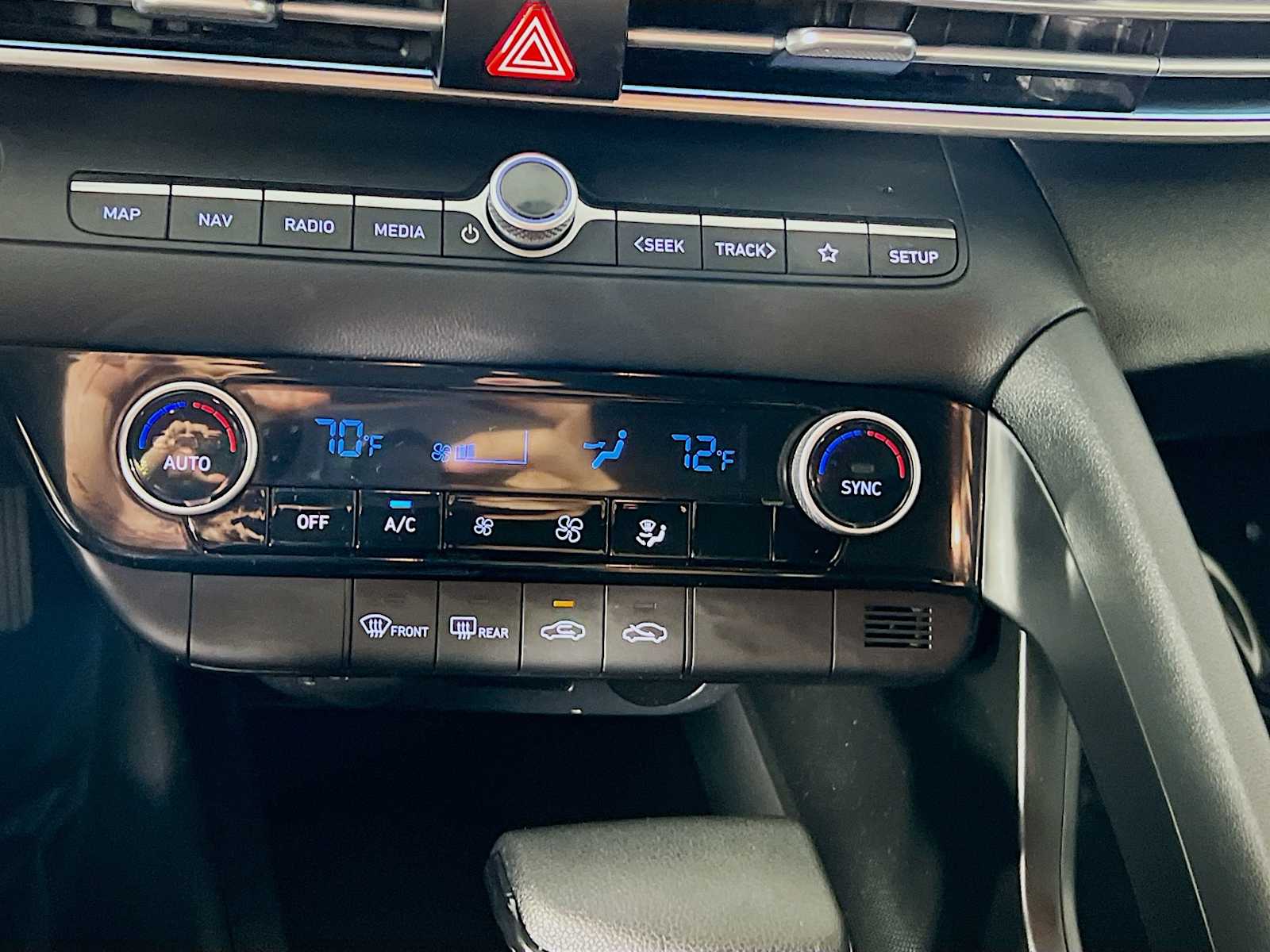 2024 Hyundai Elantra SEL - Photo 16