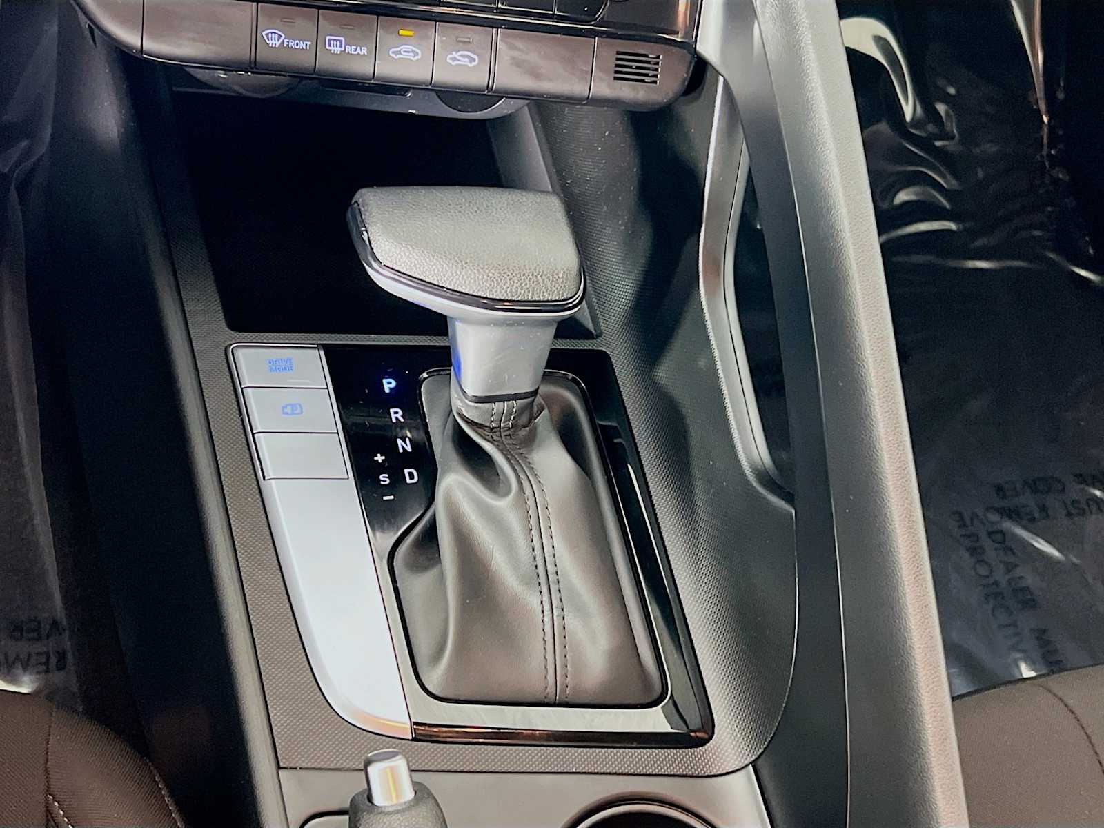 2024 Hyundai Elantra SEL - Photo 17