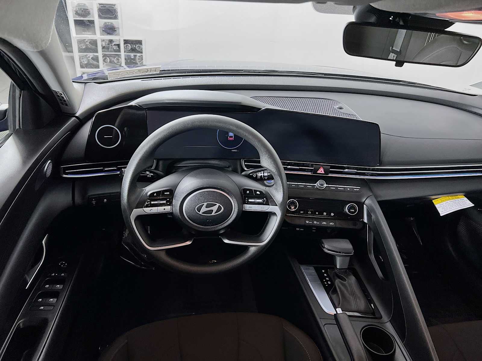 2024 Hyundai Elantra SEL - Photo 22