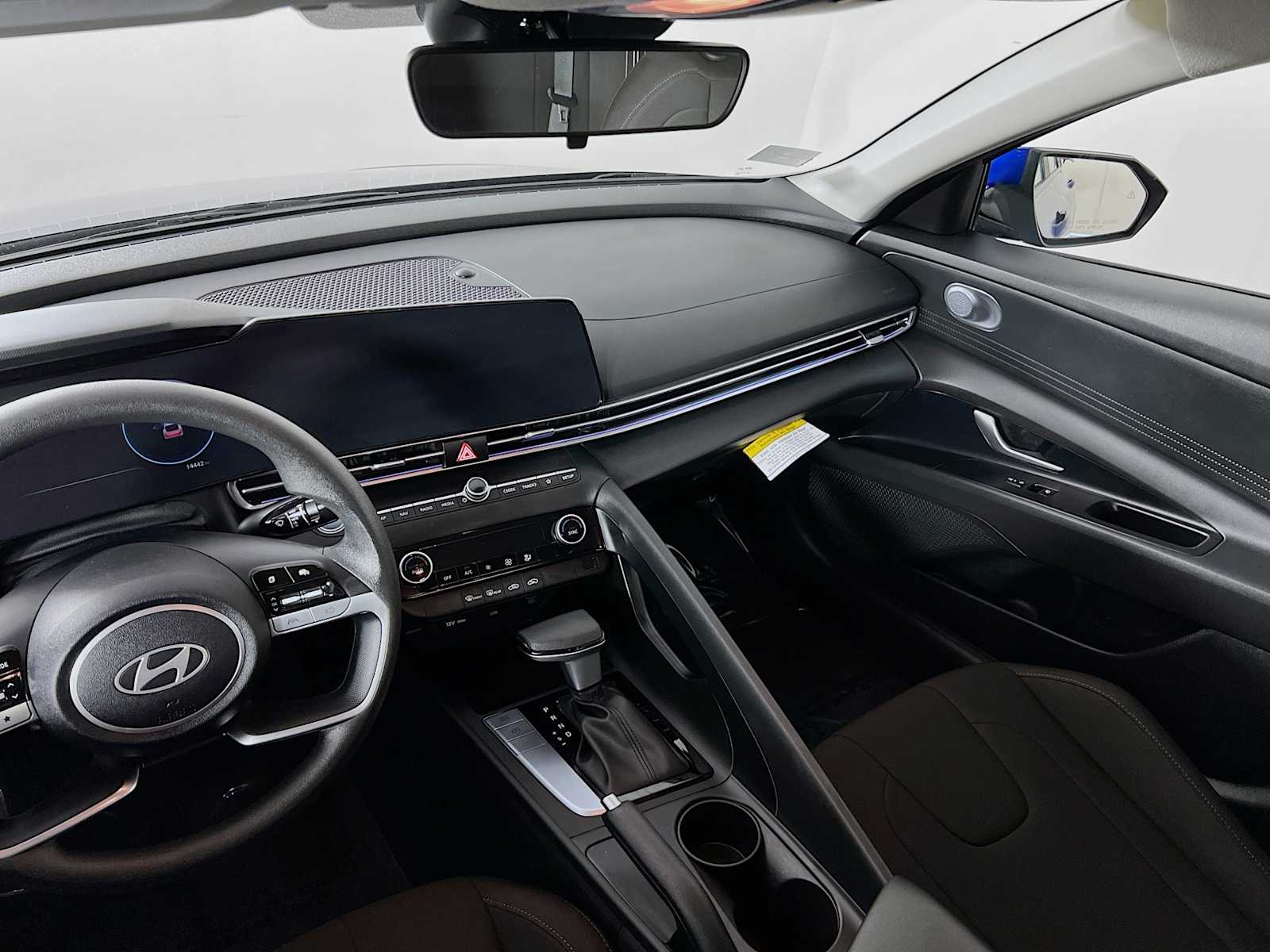 2024 Hyundai Elantra SEL - Photo 23