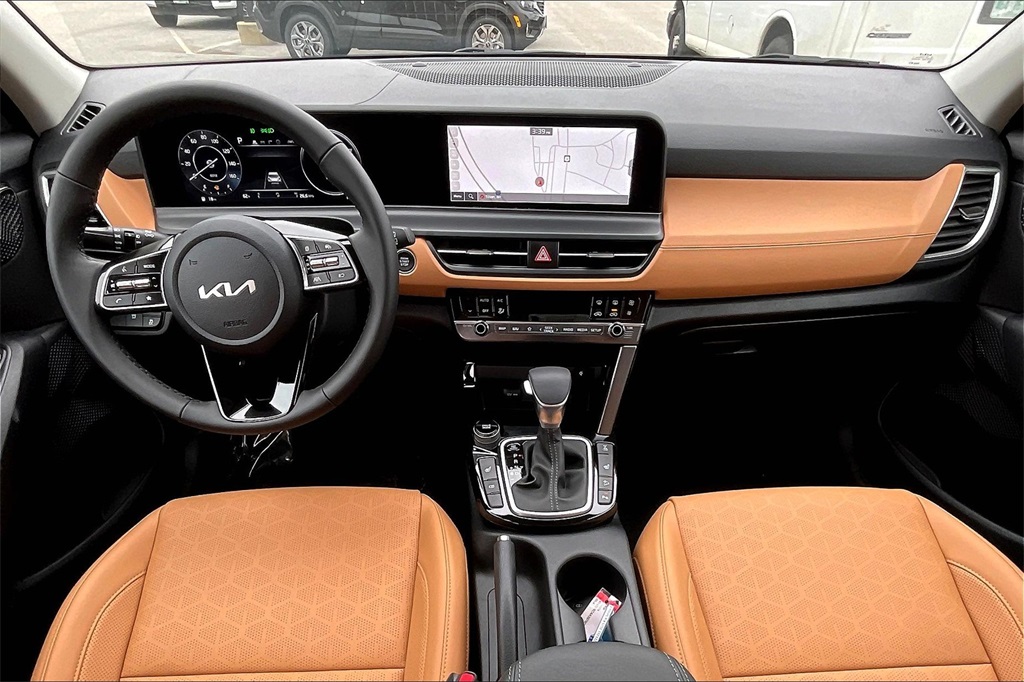 2025 Kia Seltos EX - Photo 12