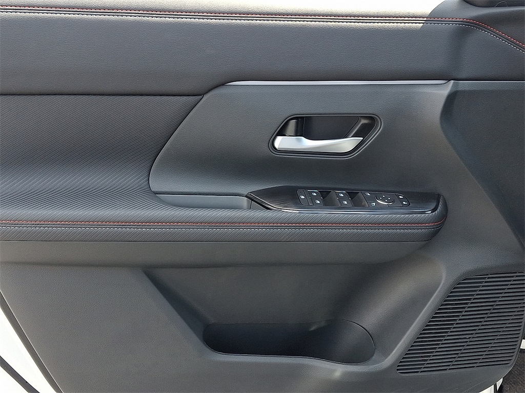 2025 Nissan Kicks SR - Photo 8