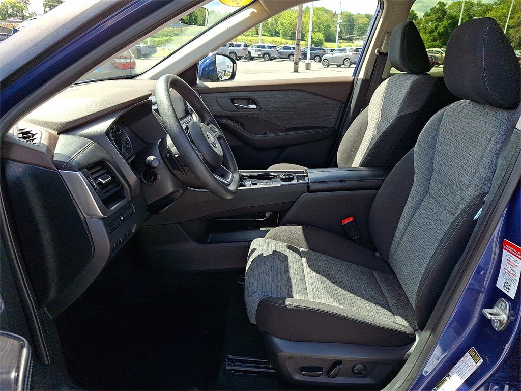 2023 Nissan Rogue SV - Photo 13