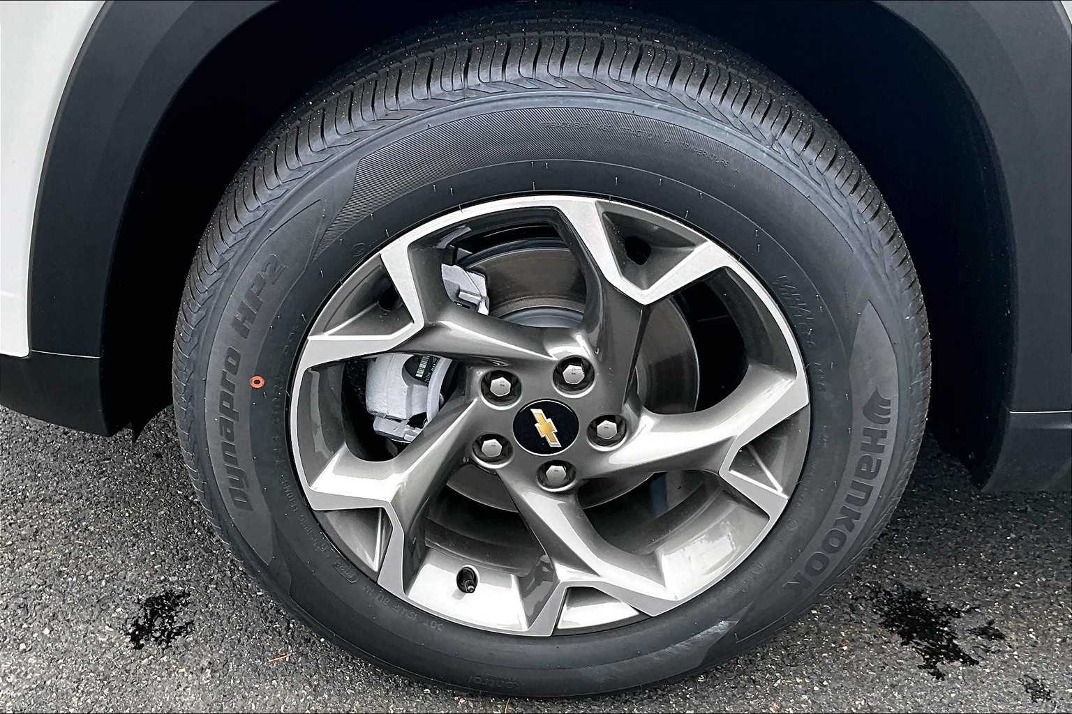 2025 Chevrolet Trax LT - Photo 8