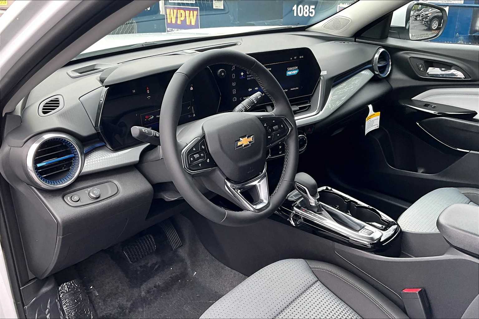 2025 Chevrolet Trax LT - Photo 9