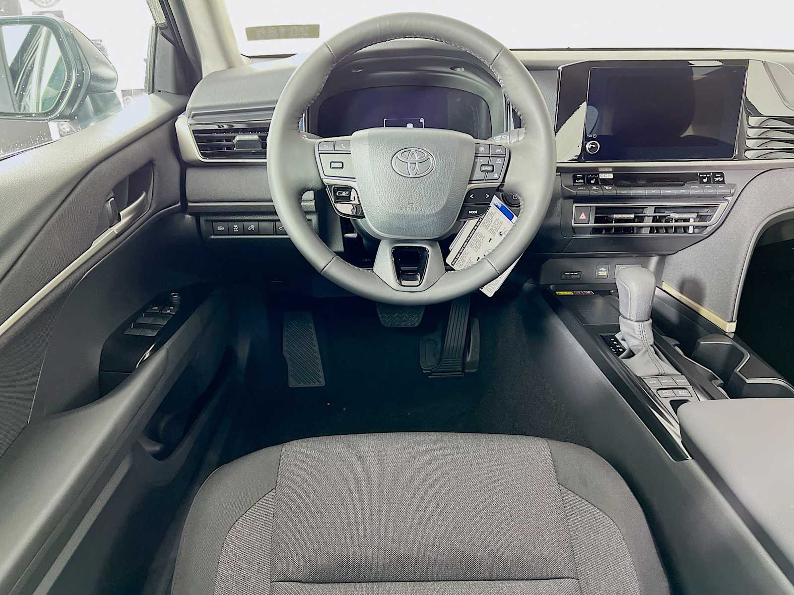 2026 Toyota Camry LE - Photo 15
