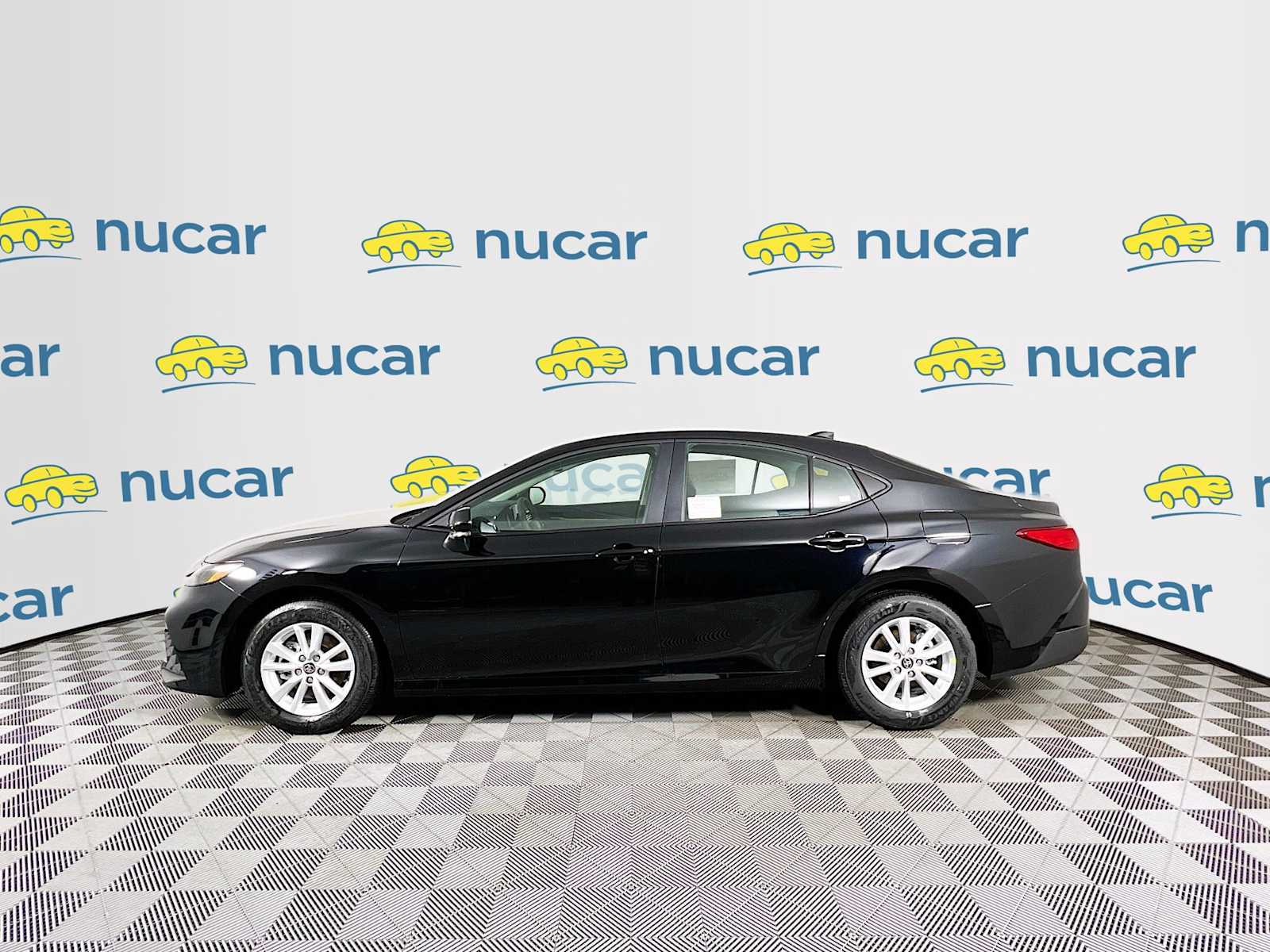 2026 Toyota Camry LE - Photo 3