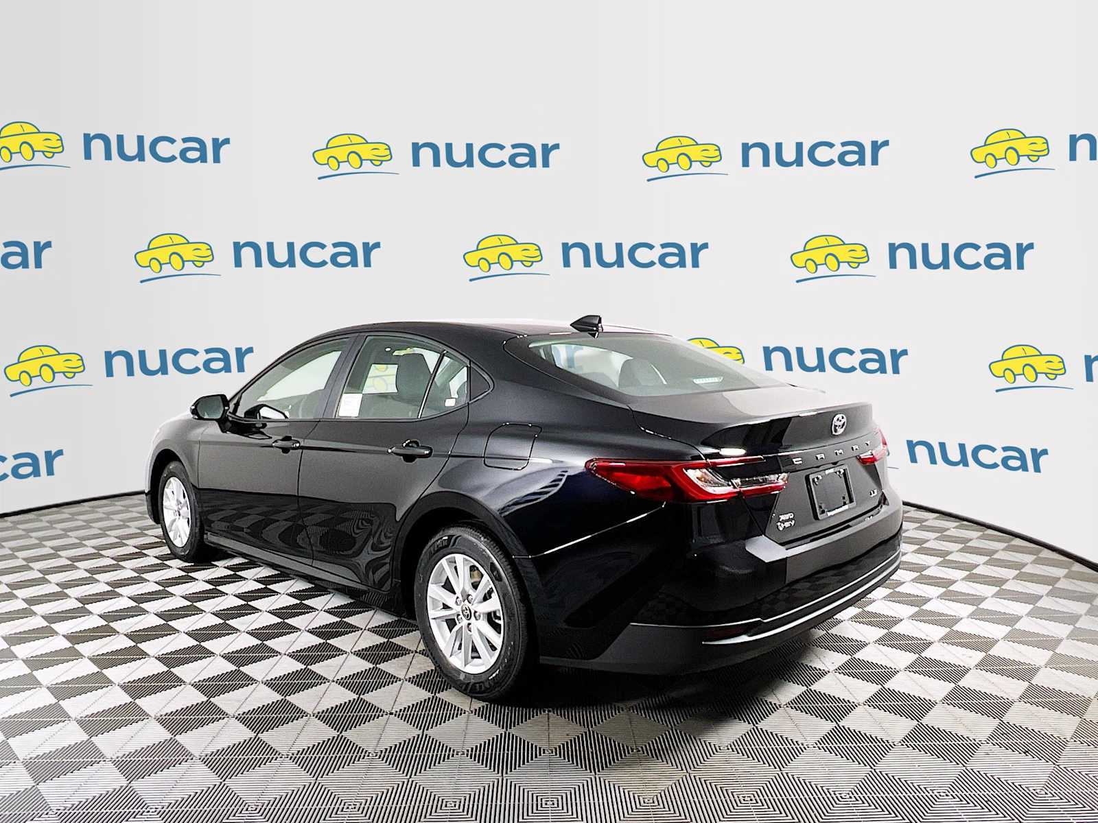 2026 Toyota Camry LE - Photo 4