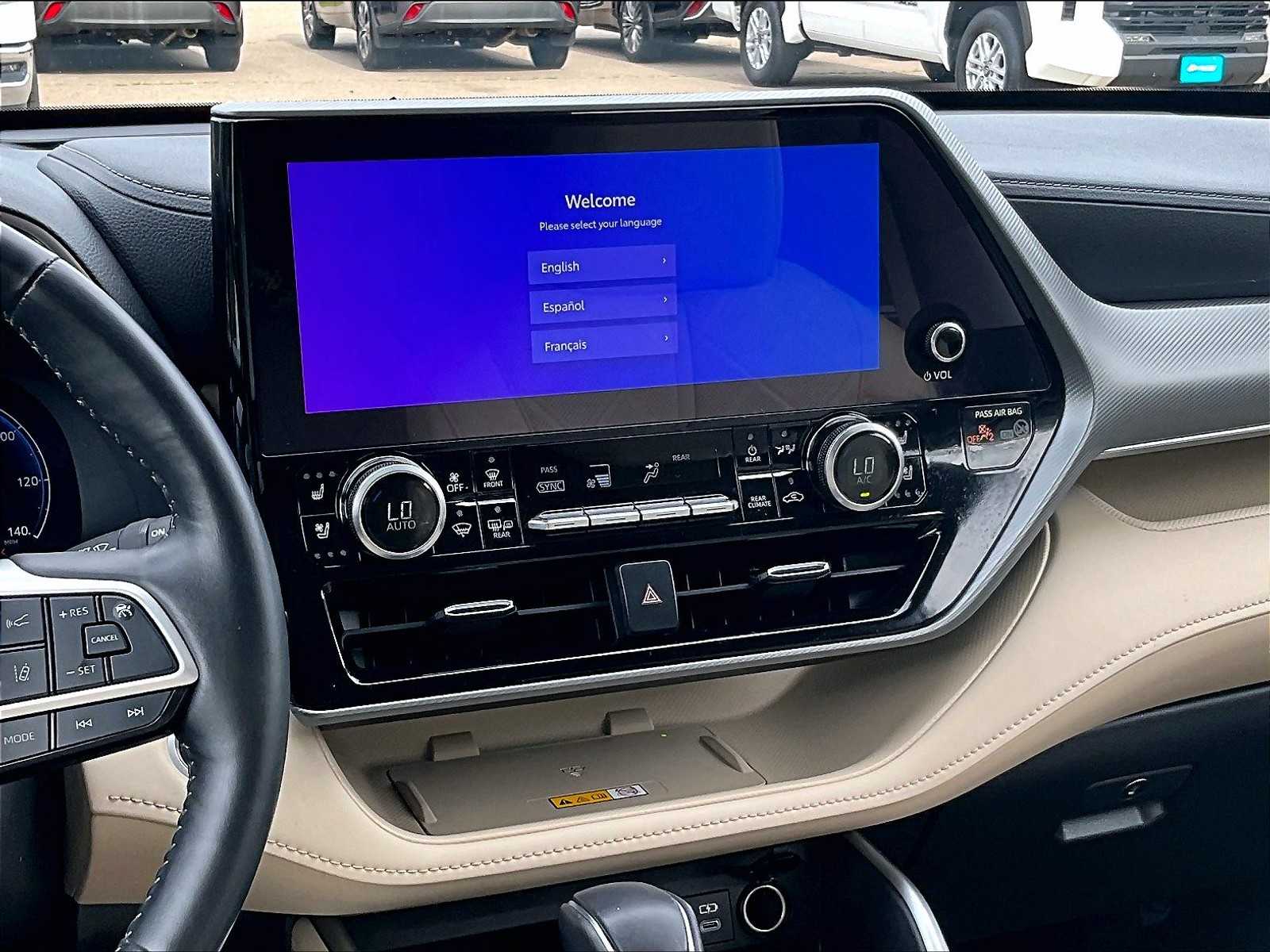 2024 Toyota Highlander Hybrid Platinum - Photo 19