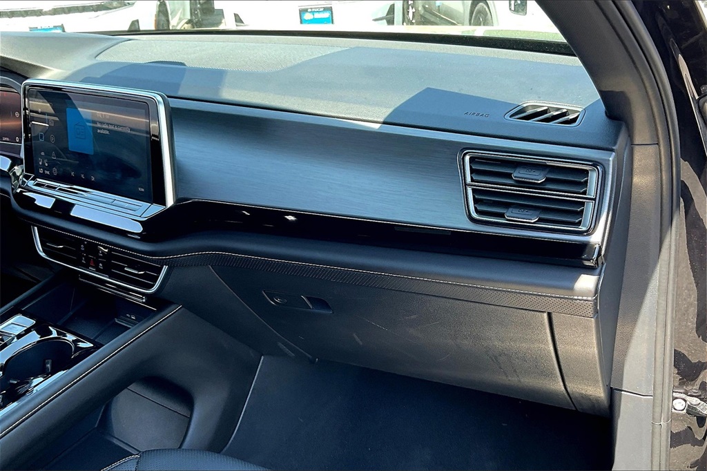 2024 Volkswagen Atlas Cross Sport 2.0T SE w/Technology - Photo 12