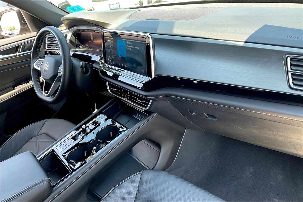2024 Volkswagen Atlas Cross Sport 2.0T SE w/Technology - Photo 13