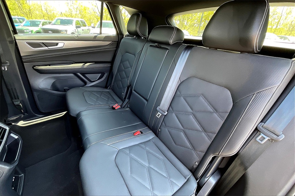 2024 Volkswagen Atlas Cross Sport 2.0T SE w/Technology - Photo 14