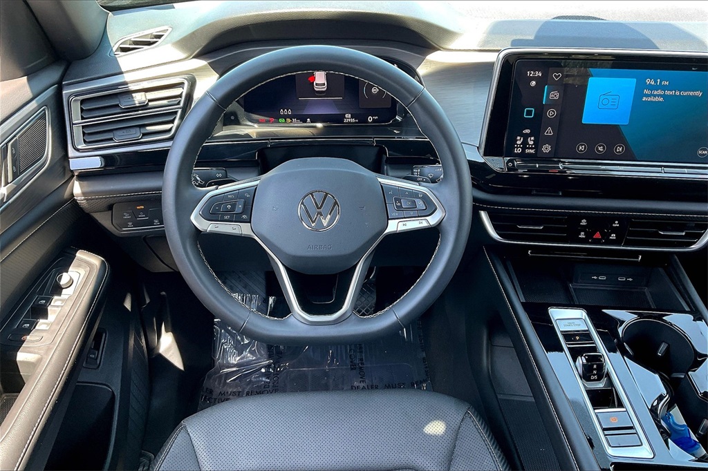 2024 Volkswagen Atlas Cross Sport 2.0T SE w/Technology - Photo 16