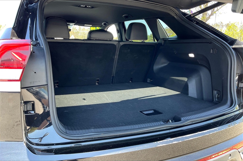 2024 Volkswagen Atlas Cross Sport 2.0T SE w/Technology - Photo 33