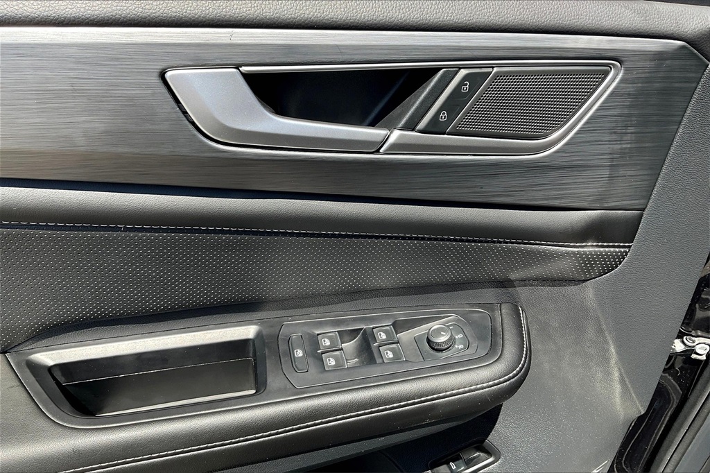 2024 Volkswagen Atlas Cross Sport 2.0T SE w/Technology - Photo 36