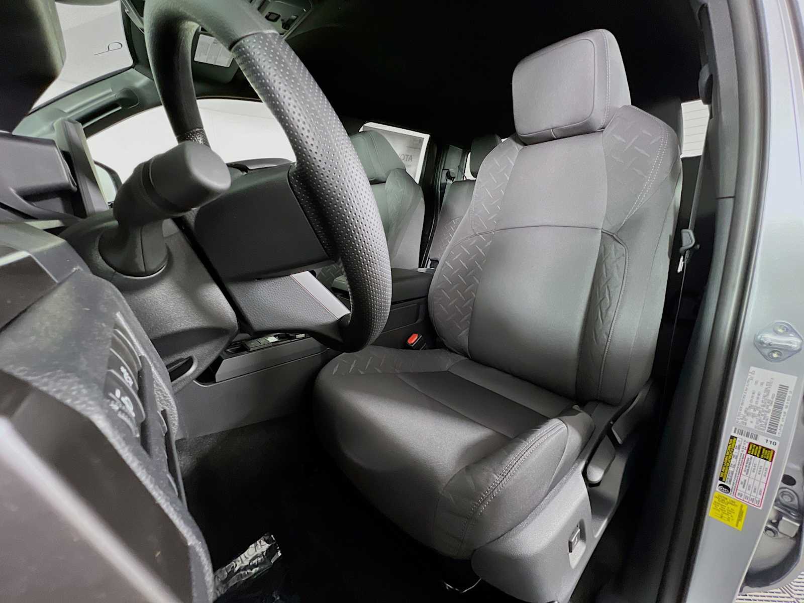 2025 Toyota Tacoma SR5 - Photo 12