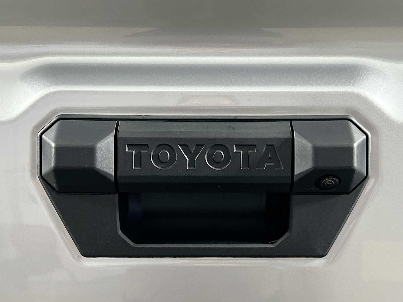 2025 Toyota Tacoma SR5 - Photo 17