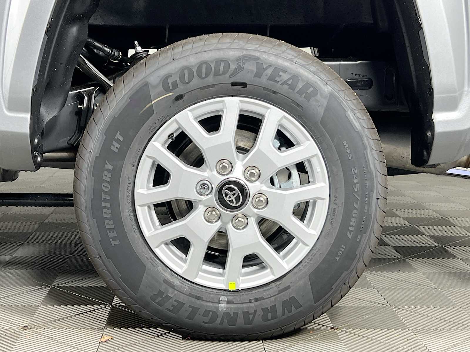 2025 Toyota Tacoma SR5 - Photo 18