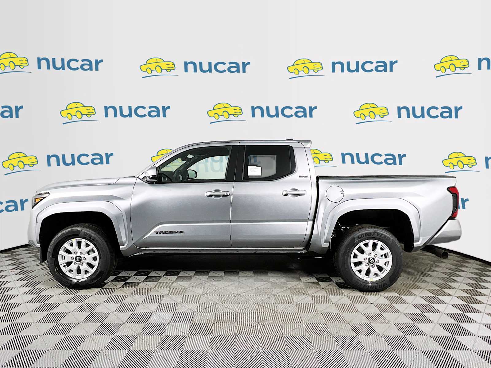 2025 Toyota Tacoma SR5 - Photo 3