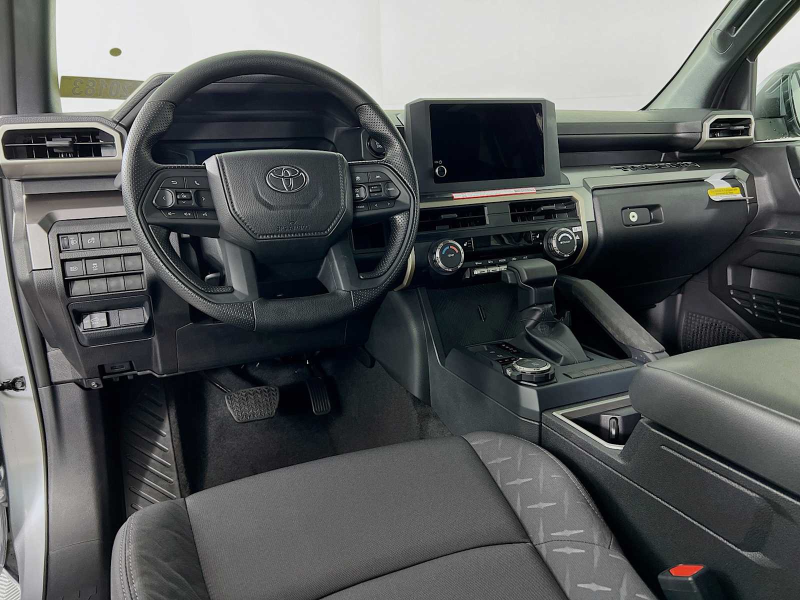 2025 Toyota Tacoma SR5 - Photo 6