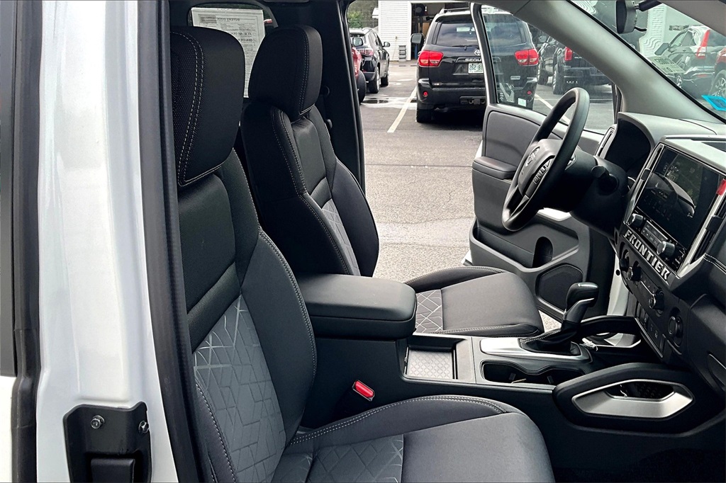 2025 Nissan Frontier SV - Photo 11