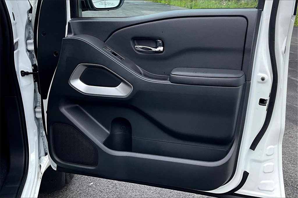 2025 Nissan Frontier SV - Photo 12