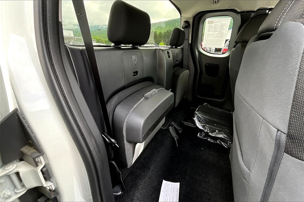 2025 Nissan Frontier SV - Photo 16