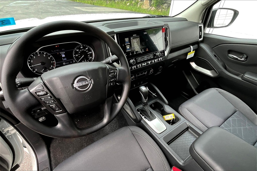 2025 Nissan Frontier SV - Photo 21
