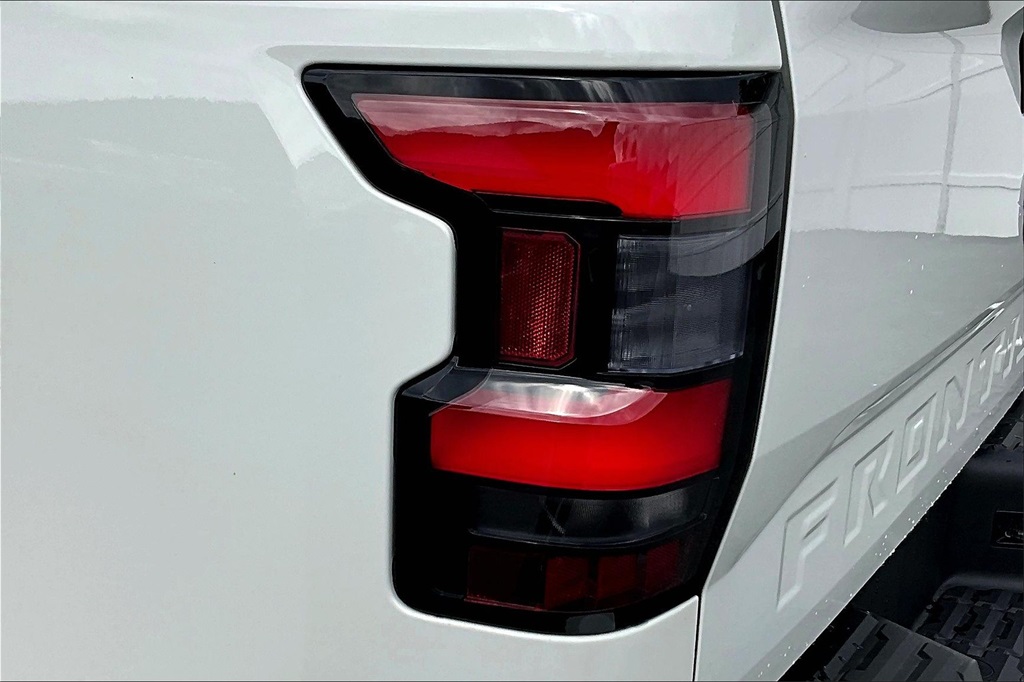 2025 Nissan Frontier SV - Photo 32