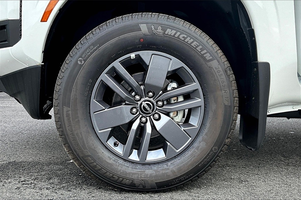 2025 Nissan Frontier SV - Photo 7