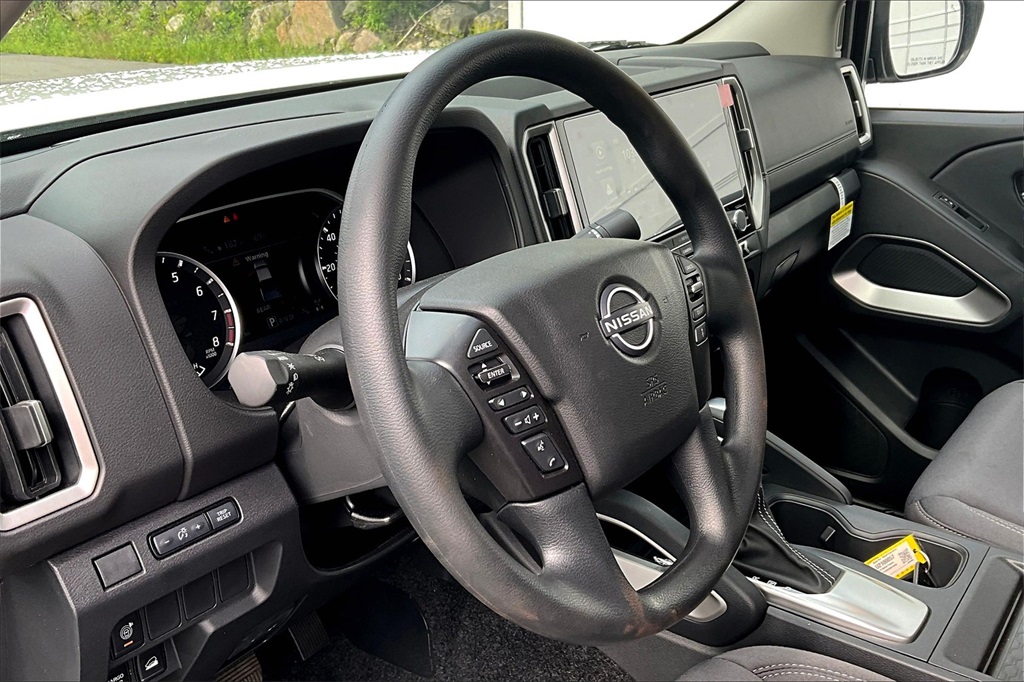 2025 Nissan Frontier SV - Photo 8