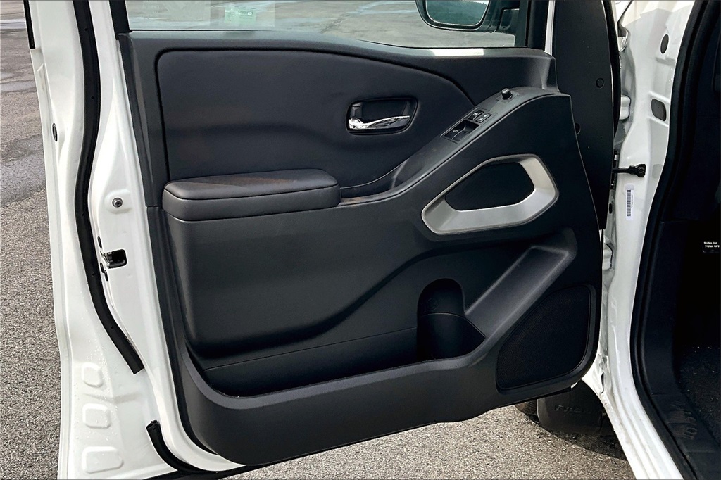 2025 Nissan Frontier SV - Photo 9